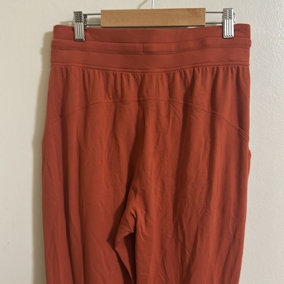EUC Lululemon Ready to Rulu High-Rise Cropped Jogger Orange size 6 - Picture 5 of 7